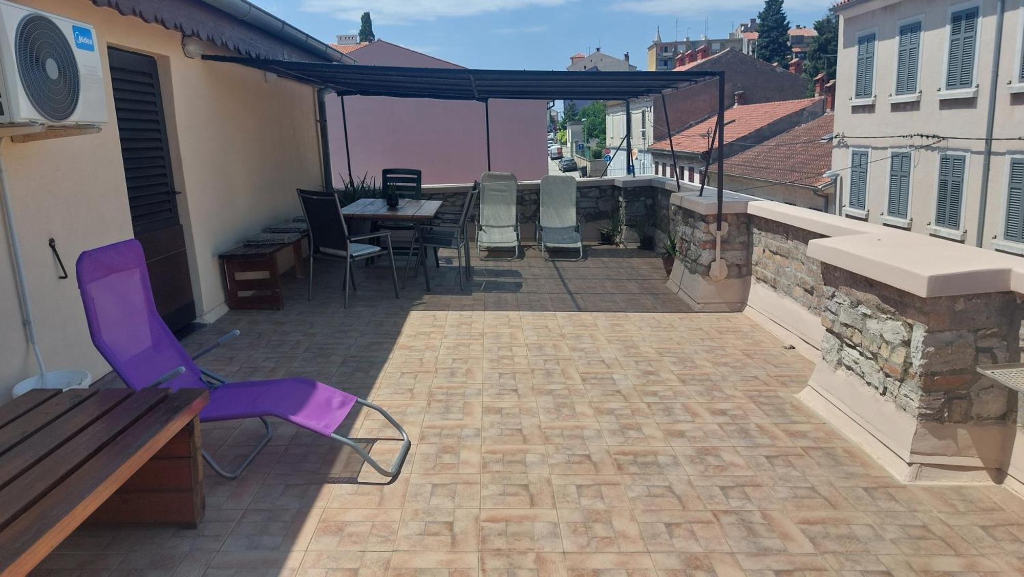 Apartment In Centre With Huge Terace Pula Extérieur photo