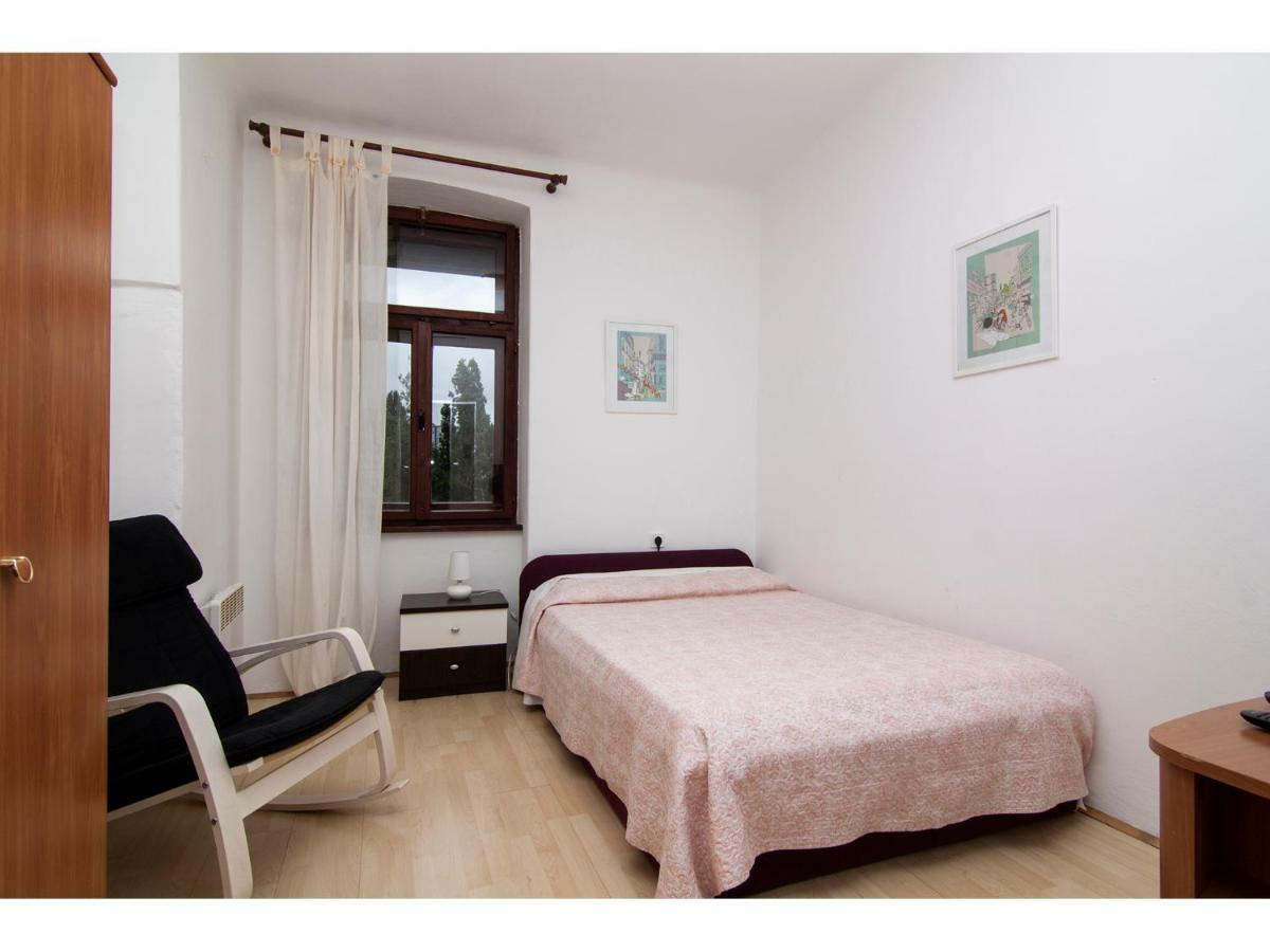 Apartment In Centre With Huge Terace Pula Extérieur photo