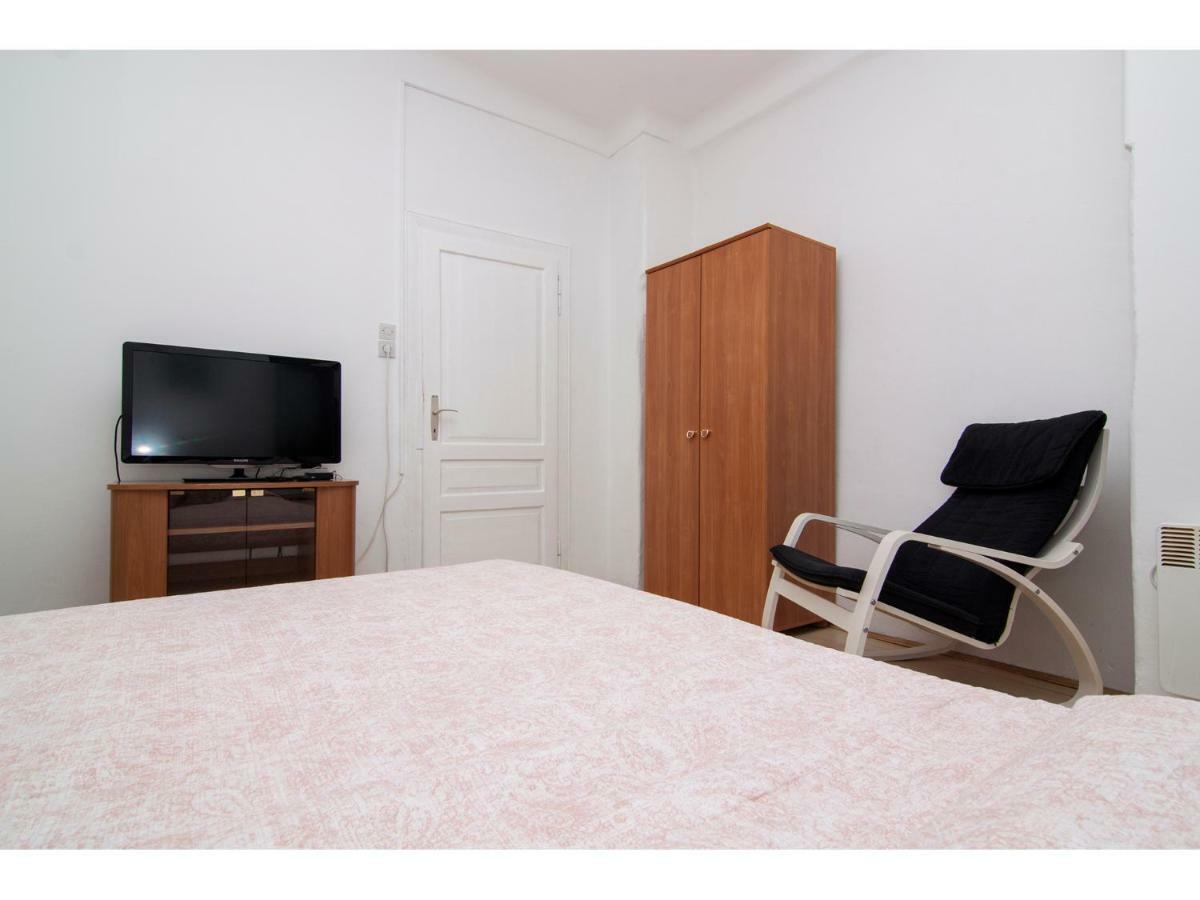 Apartment In Centre With Huge Terace Pula Extérieur photo